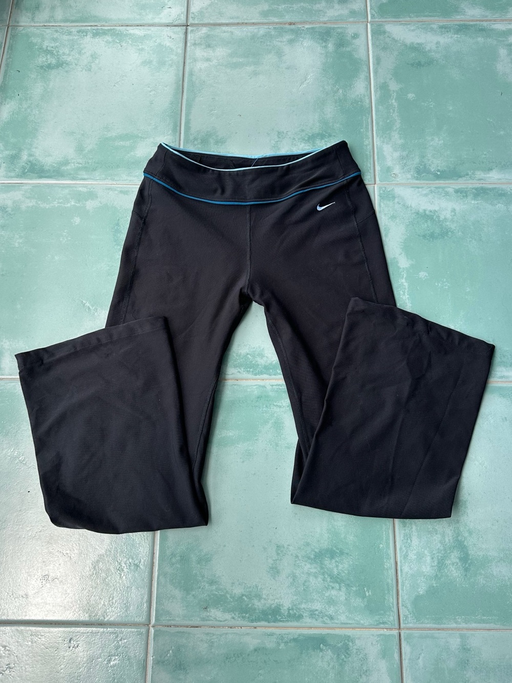 Nike Fit Dry Black Flare Leggings Blue Trim Sz S